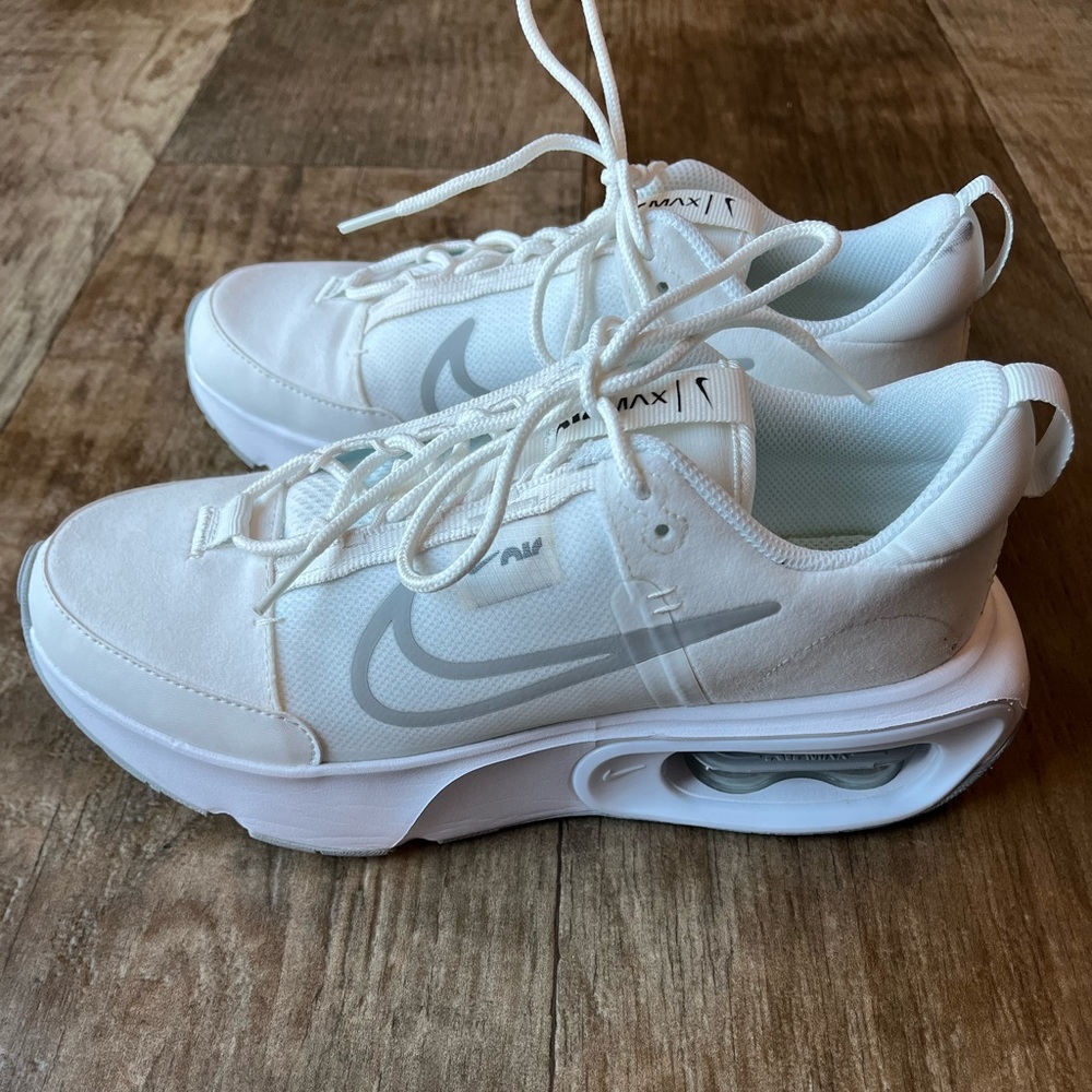 Women’s White Nike Air Max INTRLK Tennis Shoes Size 8.5